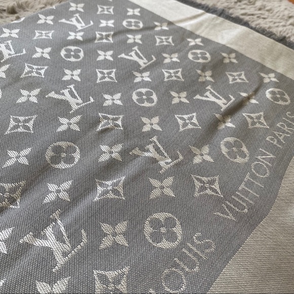 Louis Vuitton Monogram Classic Shawl Pearl Grey Silk